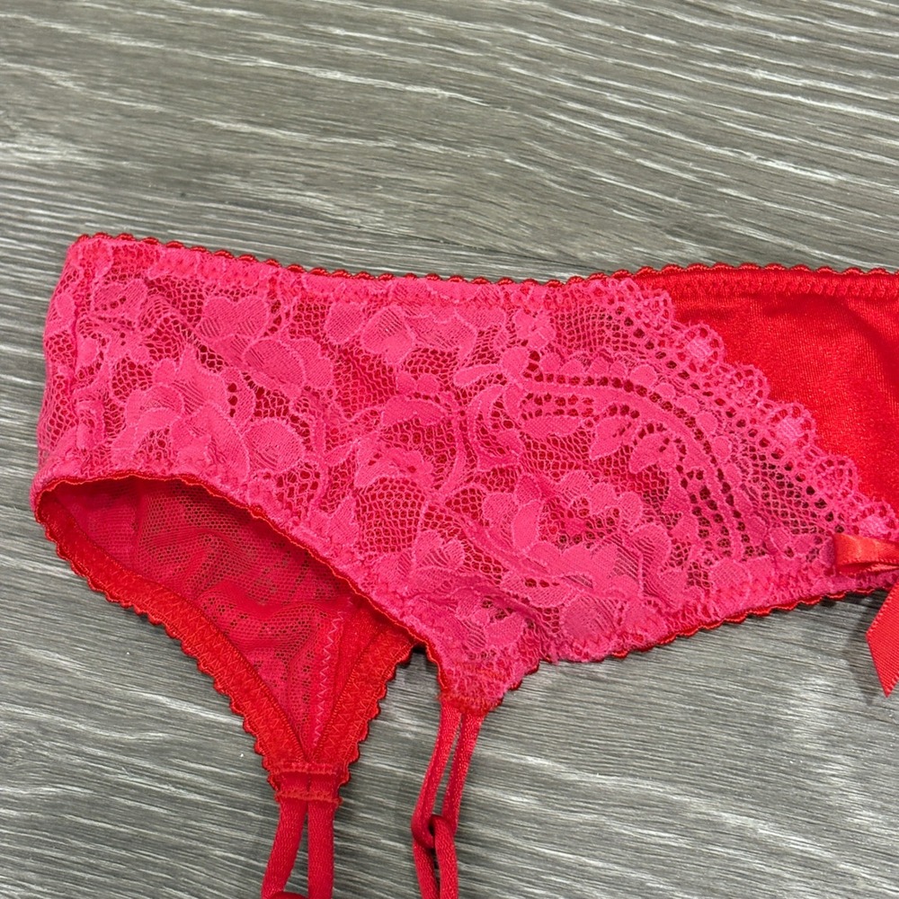 Victoria's Secret Deadstock '10 Red Pink Lace Satin Garter Belt M/L New Coquette - Picture 3 of 13